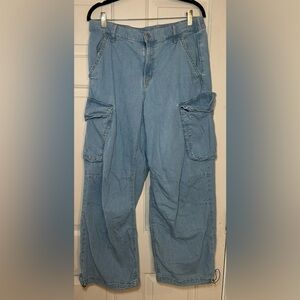 Gap Mid Rise Wide Leg Baggy Cargo Light Jeans, Size 31/12 Loose Fit‎  Pockets.